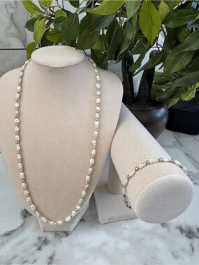 14 K  Gold pearls  Necklace and Bracelet Set